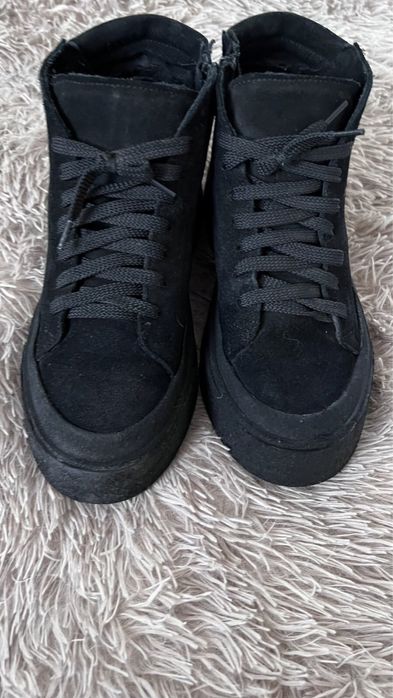 Продам ботинки полностью натуральные замш размер 39 по стельке 25