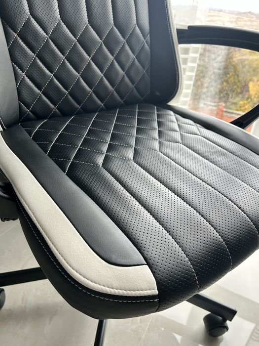 Крісло геймерське LERBJERG