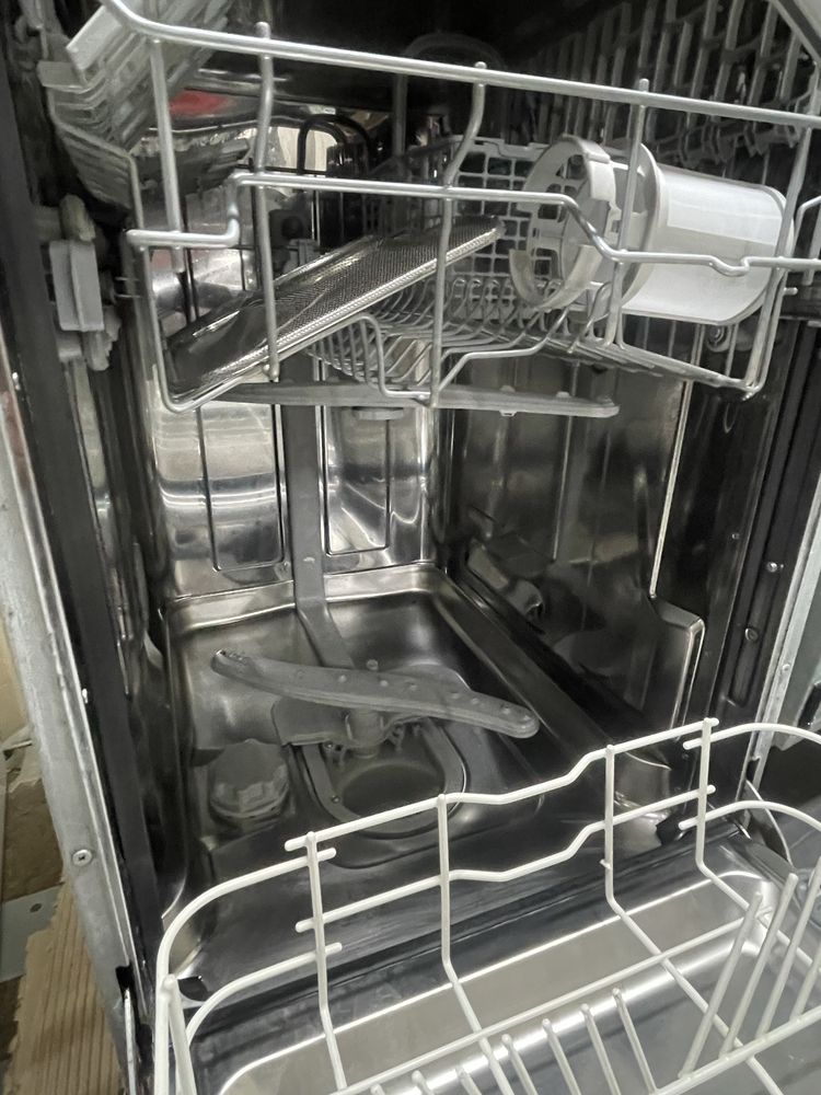 Посудомийна машина  Hotpoint Ariston 45 см