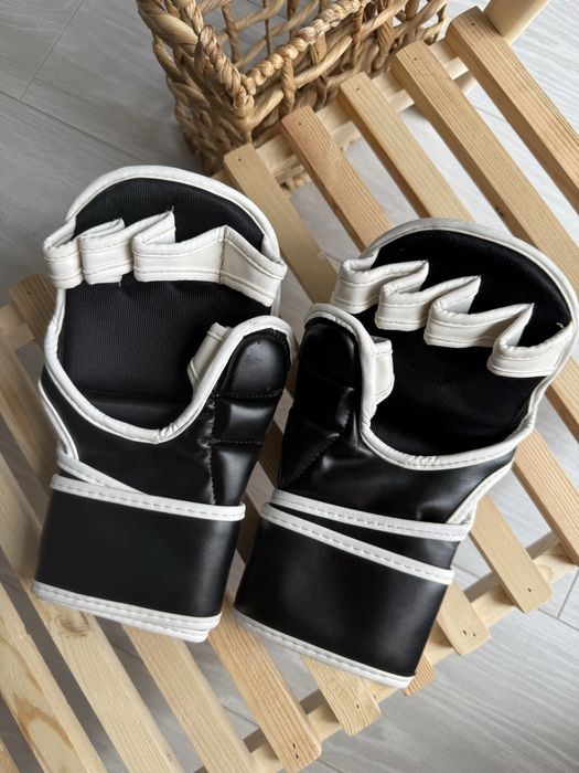 Кімоно “Adidas” Перчатки доя боїв