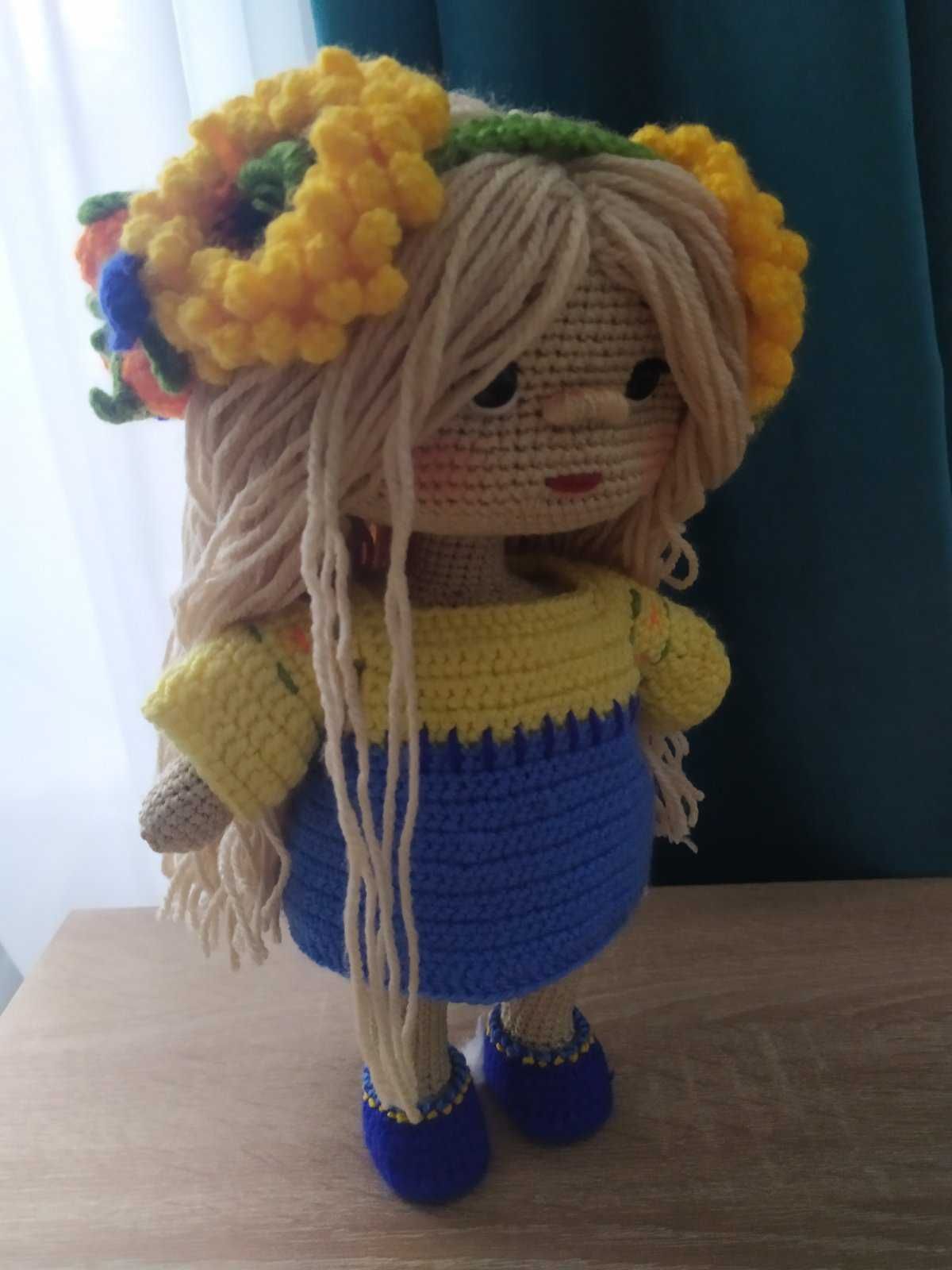 В’язана лялька україночка