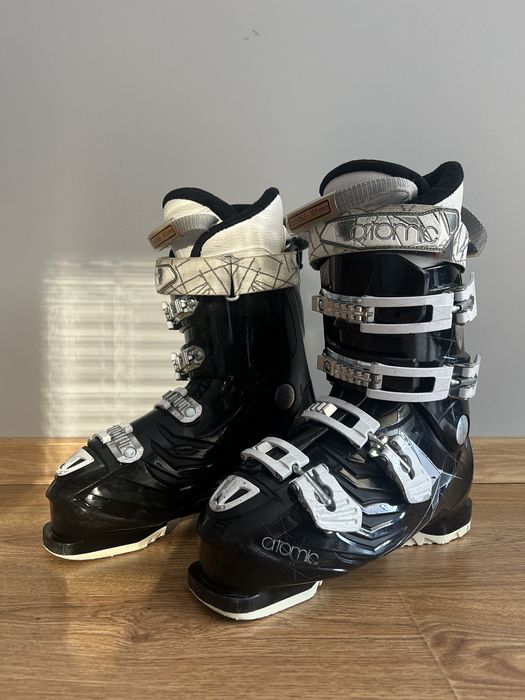Buty narciarskie atomic