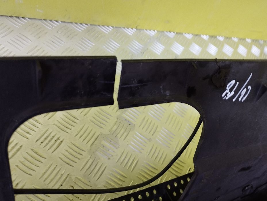 Решітка радіатора Трафик Виваро Renault Trafic 3 Opel Vivaro