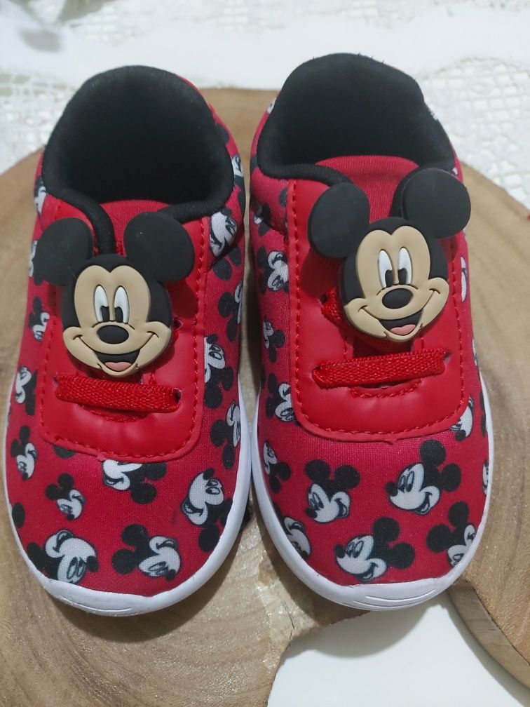 Sapatilhas Mickey , tamanho 22