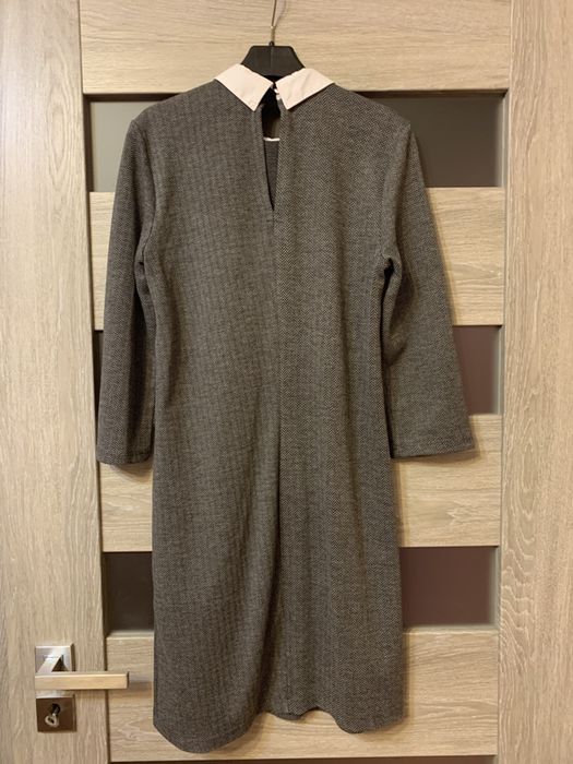 Sukienka Stradivarius z kołnierzykiem S