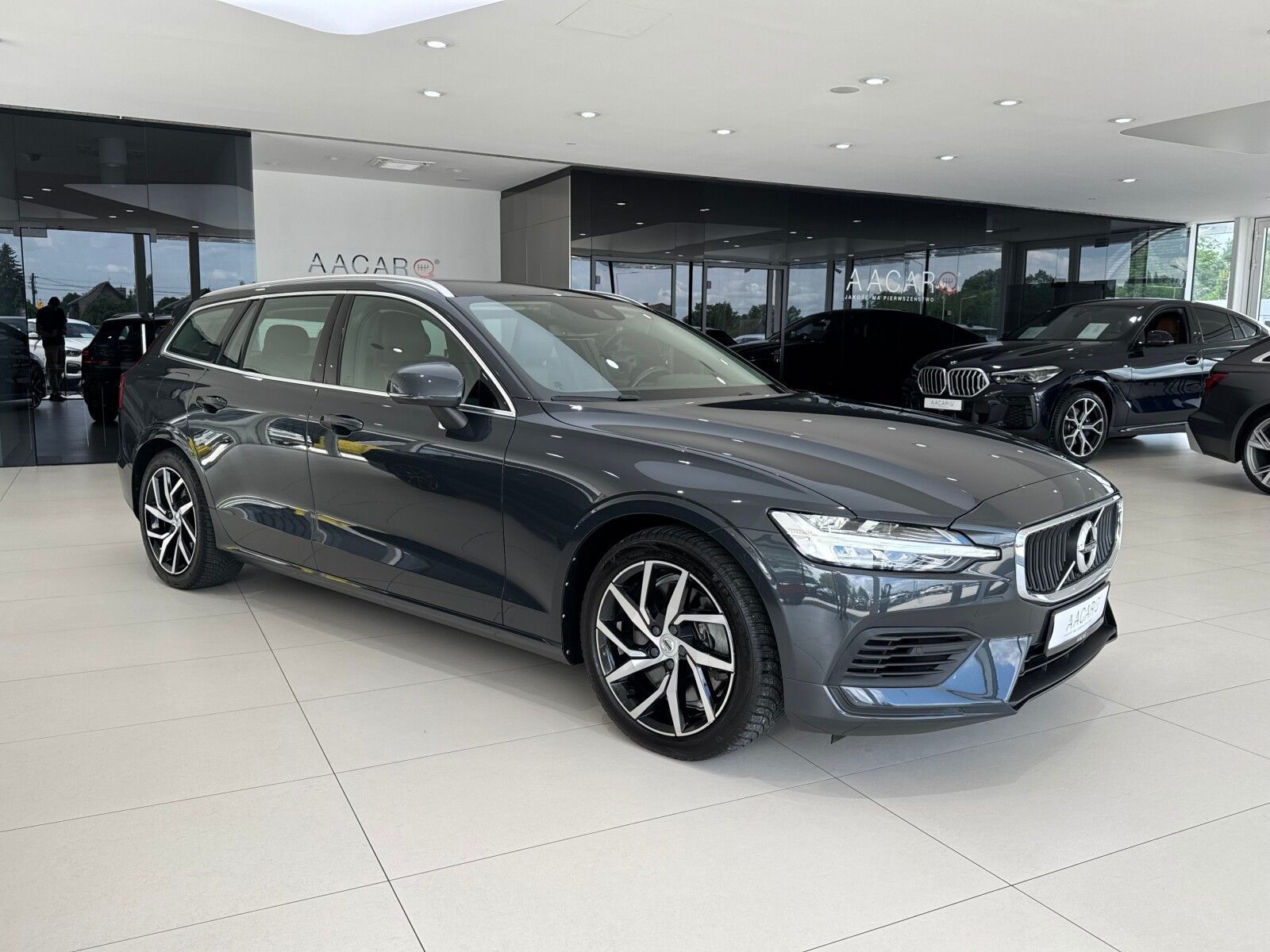 Volvo V60 T8 Momentum Twin Engine, 1 właściciel, FV 23% gwarancja, dostawa