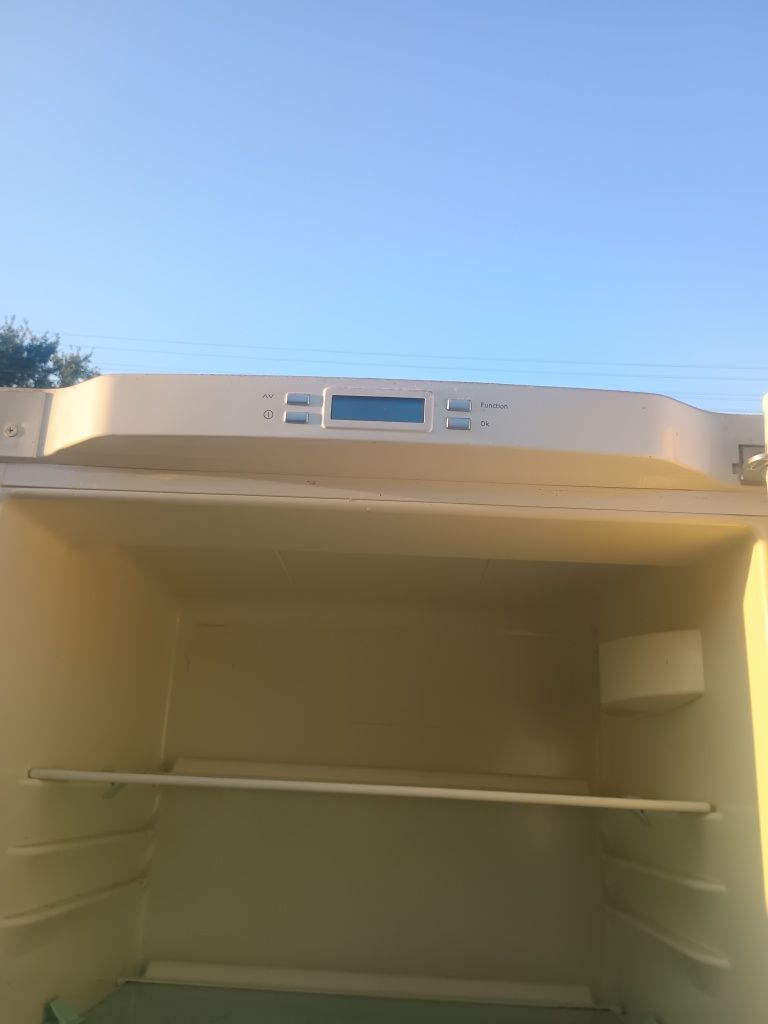 Продам по запчастинам холодильник Electrolux