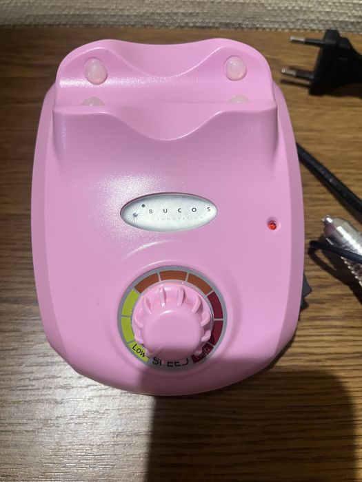 Фрезер та лампа для манікюру рожевого кольору