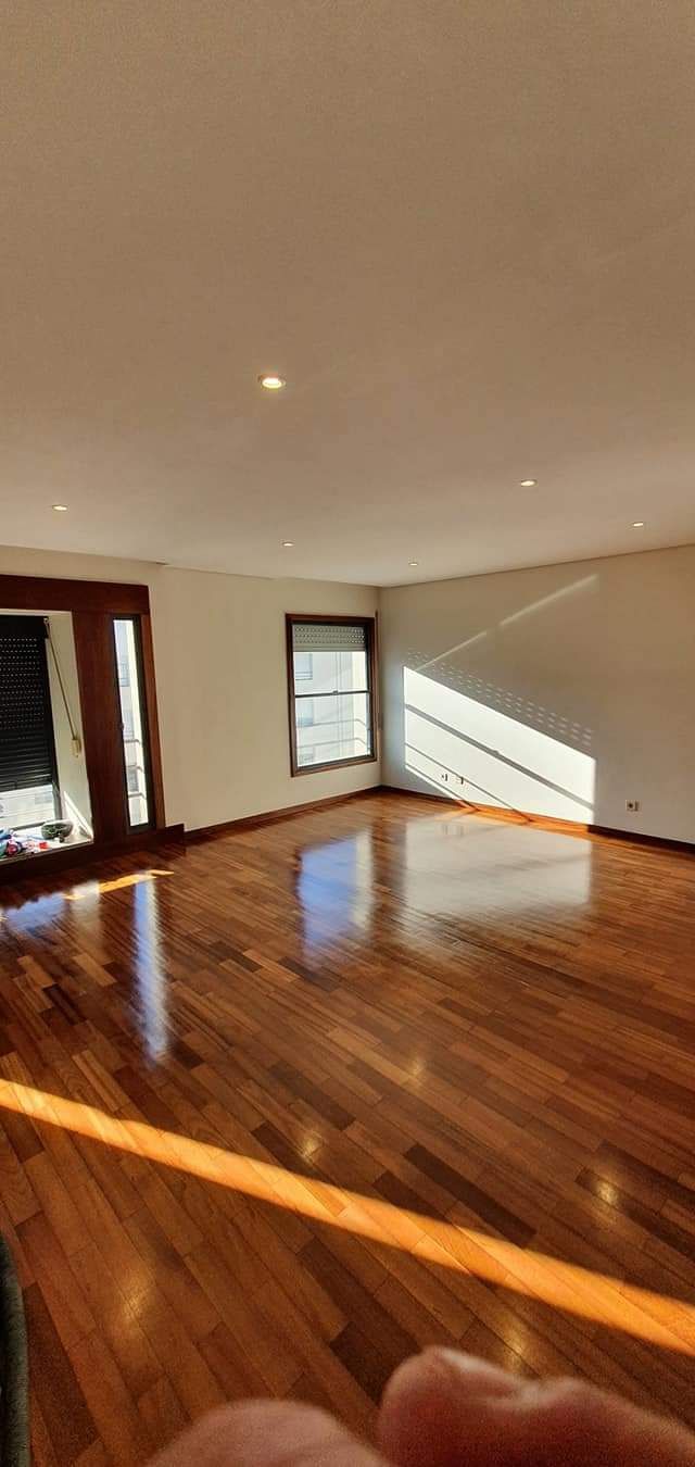 Carpintaria verniz e lacagens e renovação de interiores