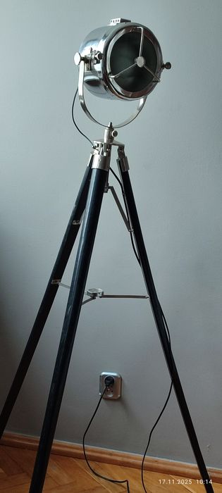 Reflektor morski czarny drewniany statyw lampa podłogowa