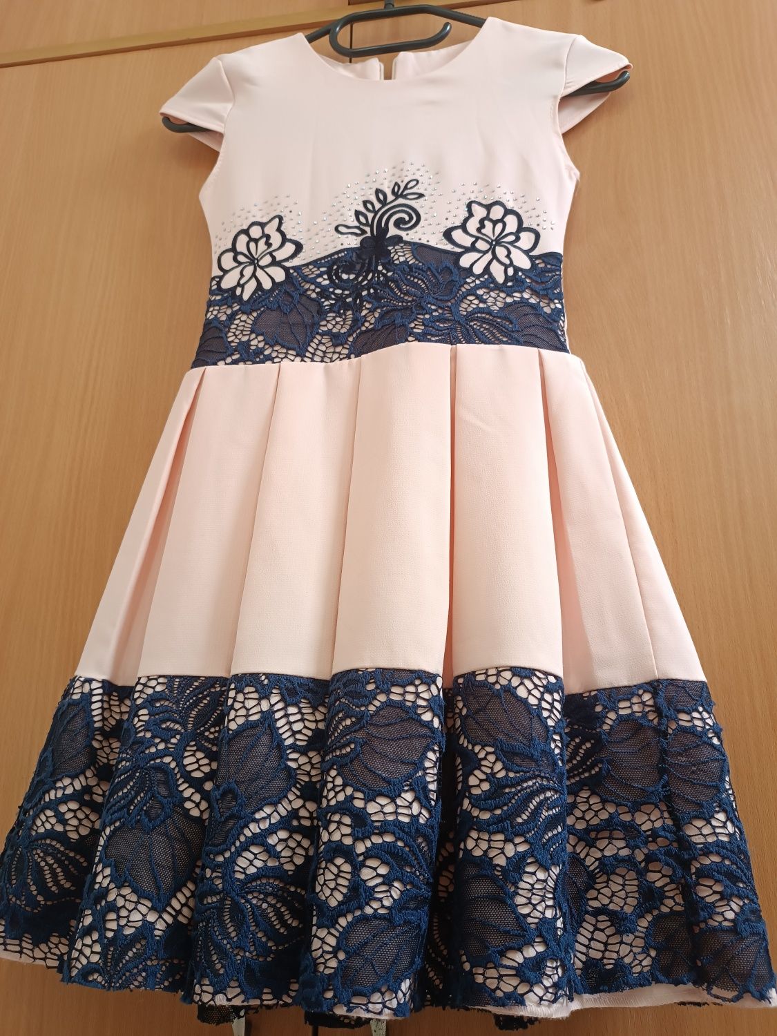 Нарядное платье / святкова сукня 136-140