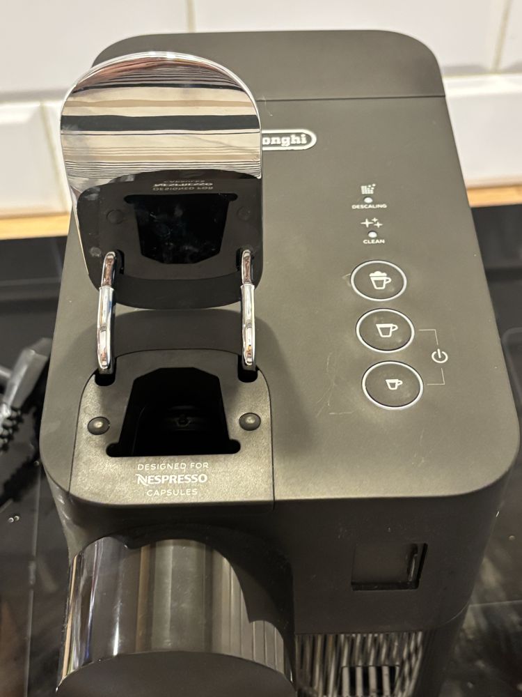 DeLonghi Nespresso Lattissima One  ekspres do kawy ciśnieniowy