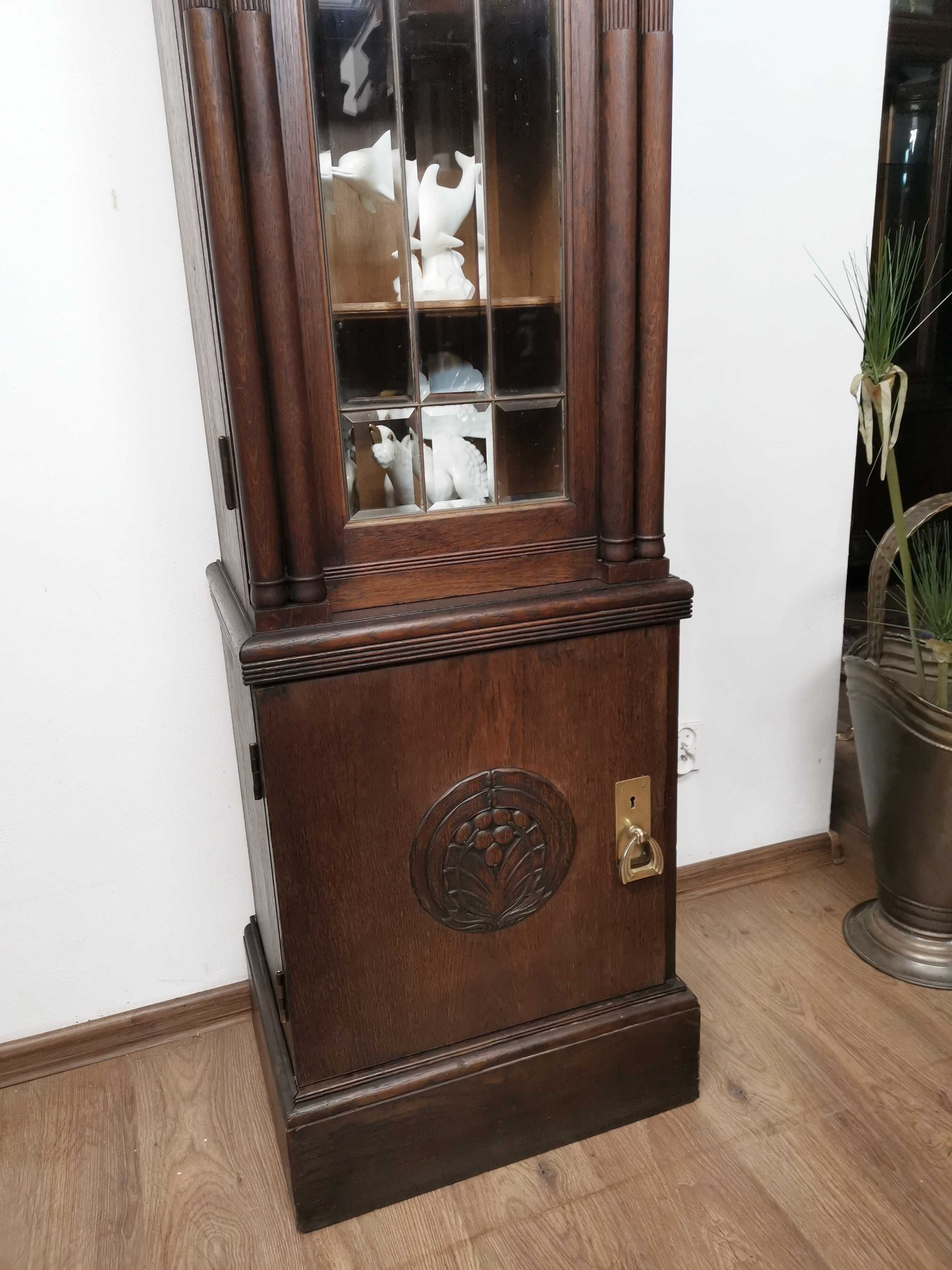 Piękny  słupek biblioteczka 759/2025