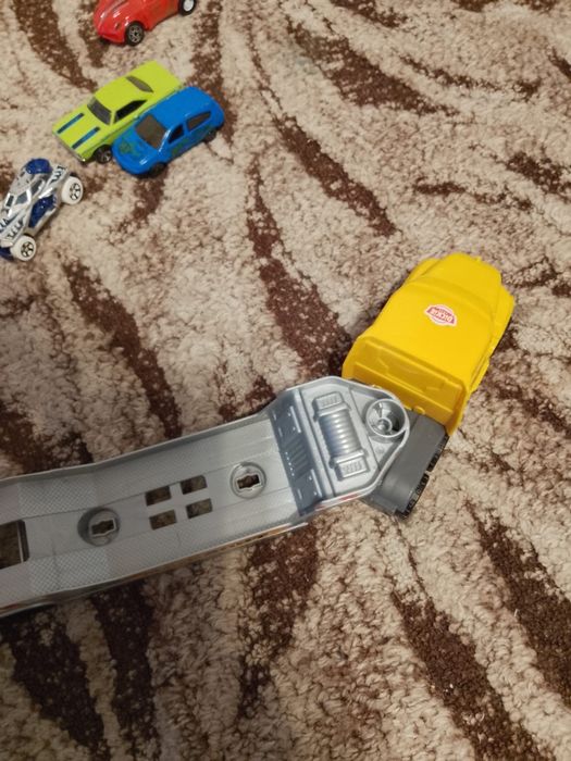 Zestaw autek dla chłopca