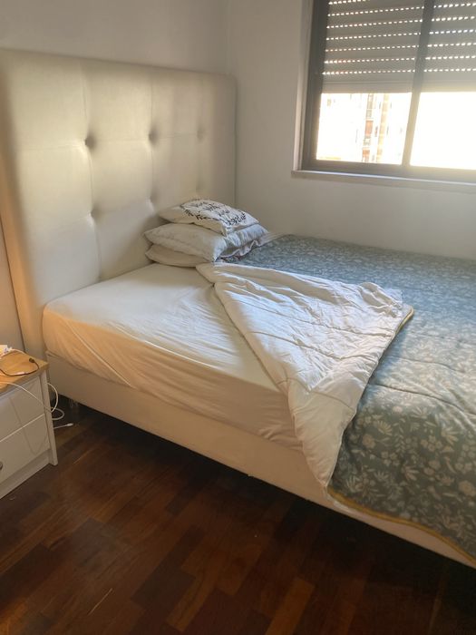 Cama Sommier Casal 160X200 com colchão e cabeceira em ecopele branc