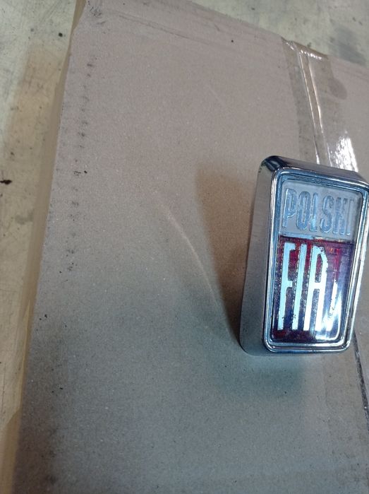 Znaczek emblemat Fiat 126p. Pierwsza seria.