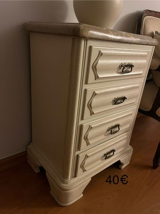 Mesa de cabeceira , movel de apoio