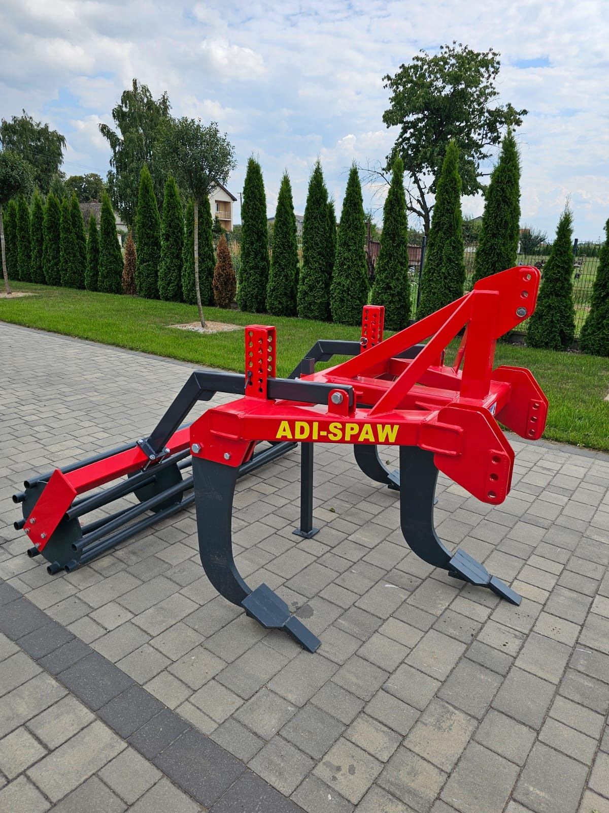 Głębosz 3 zębny z wałem rurowym