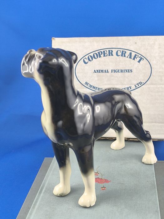 Pies bokser Cooper Craft Anglia #porcelana #dekoracja #ozdoba