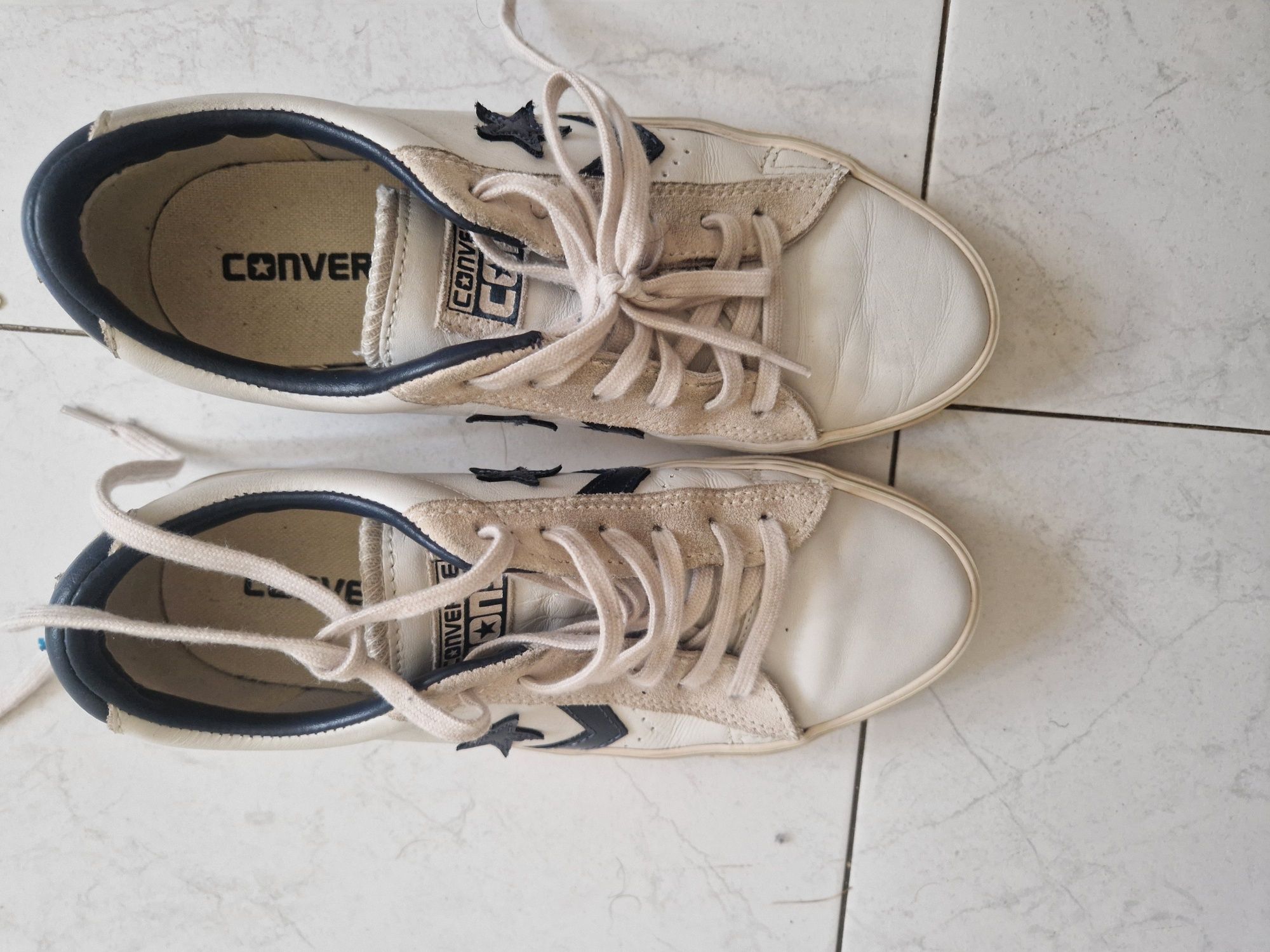 All star branco com notas de azul