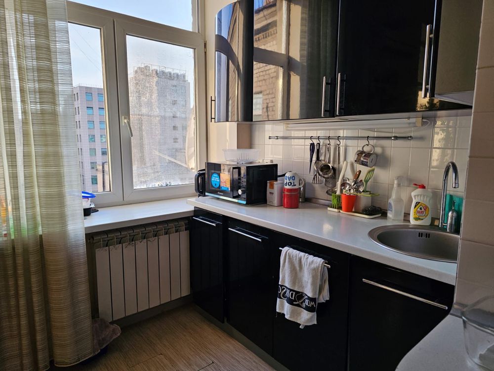Продам 2х комн квартира Центр(ул. Гоголя 2), сталинка с ремонтом.