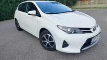 Toyota Auris, polski salon