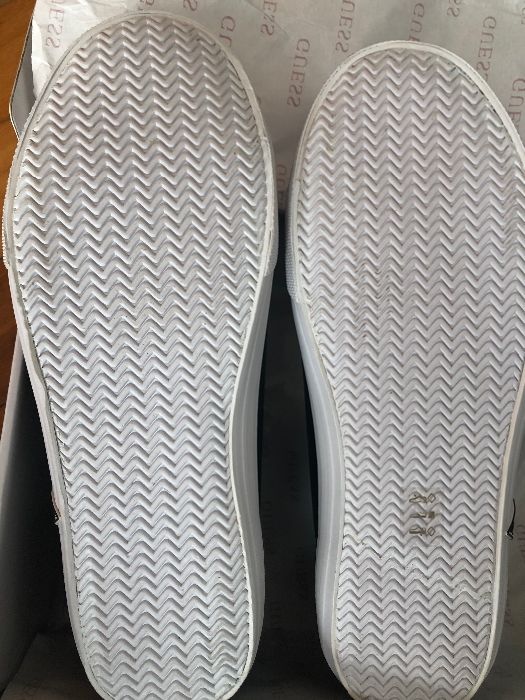 Guess Botim preto e/ou branco (37) originais