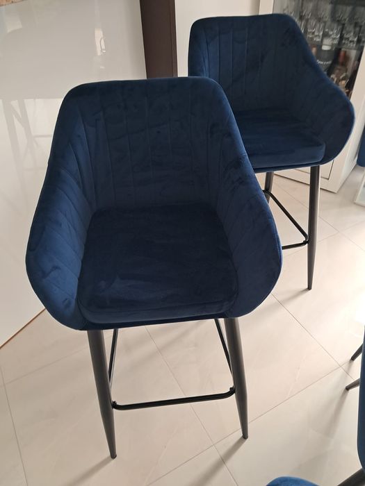 Hokery welurowe w kolorze granatowym