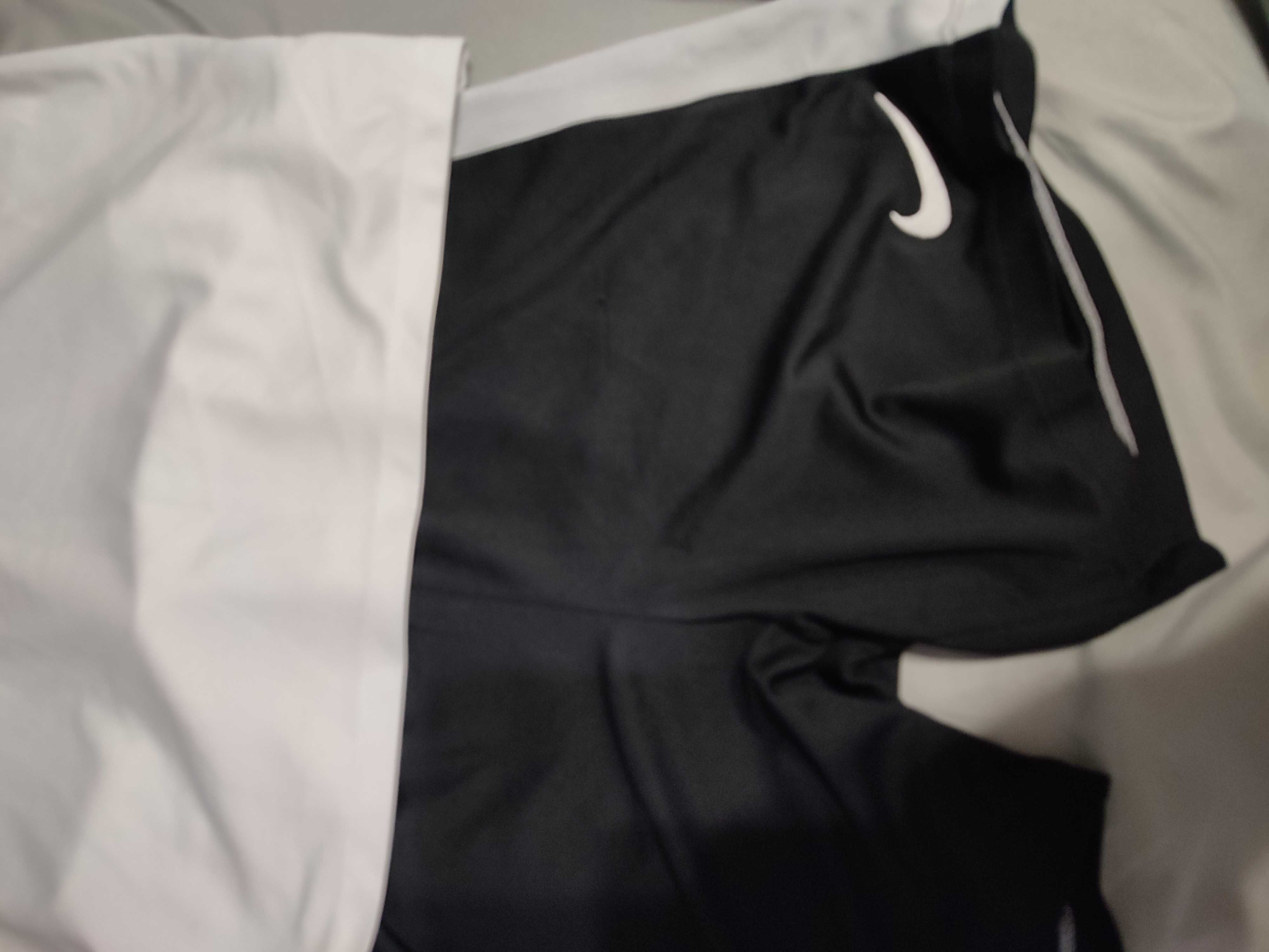 Komplet sportowy chłopięcy Nike rozmiar L