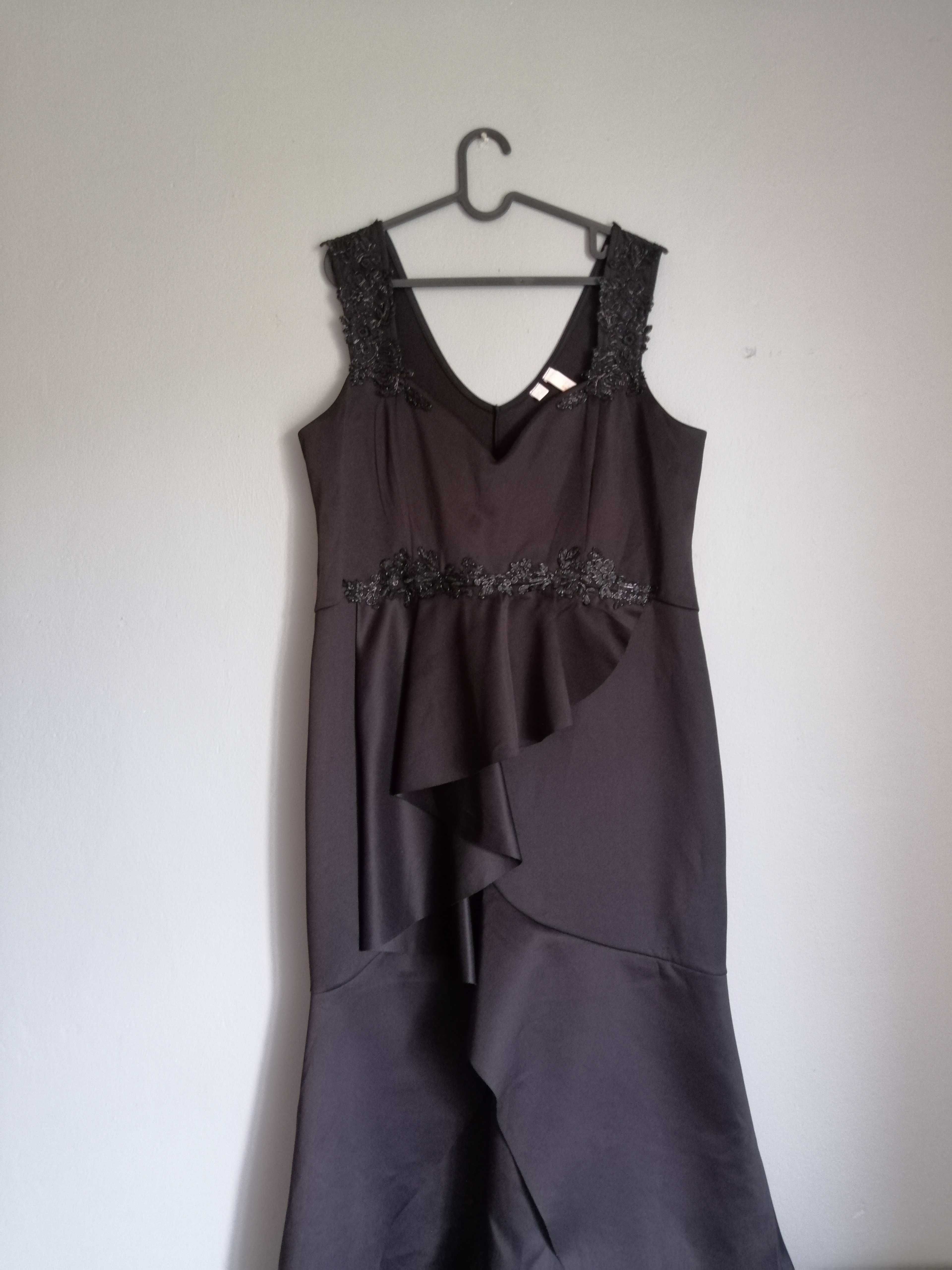 Długa czarna sukienka elegancka plus size 48