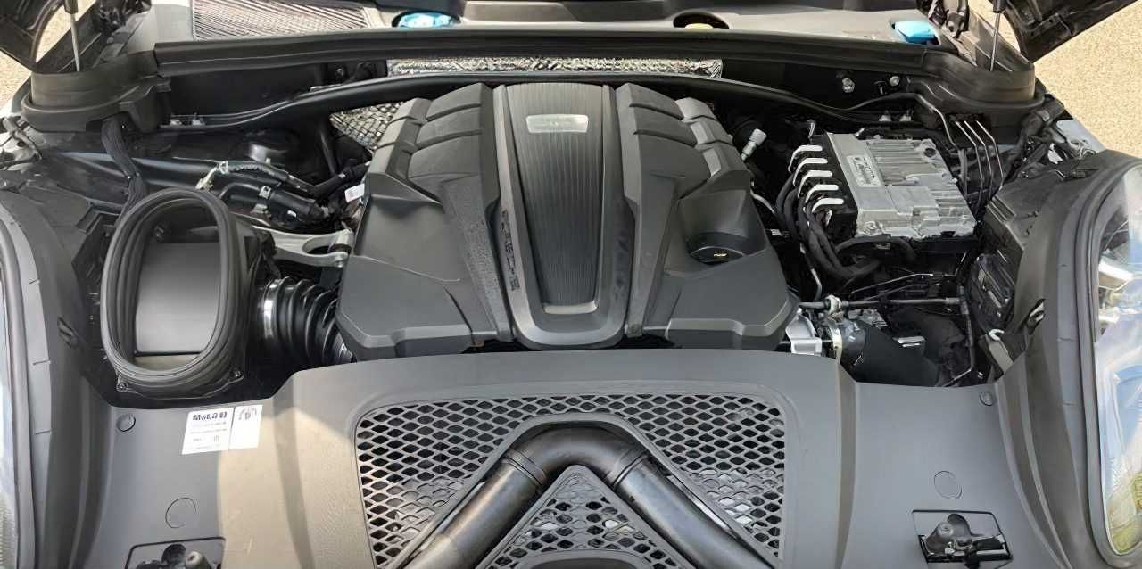 Porsche Macan S      2020
