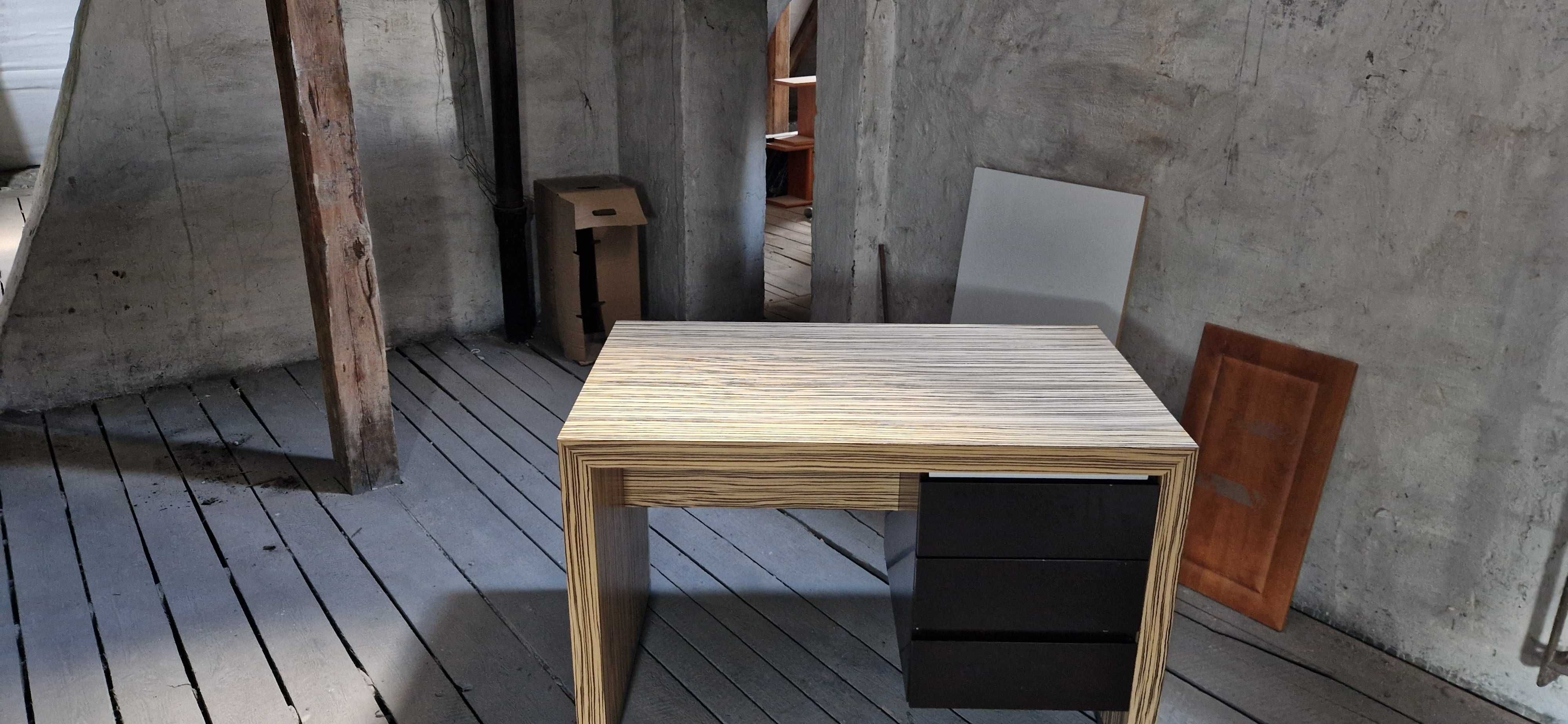 Biurko z okleiny Zebrano + lakierowany MDF | 120x70 cm | Blum | Design