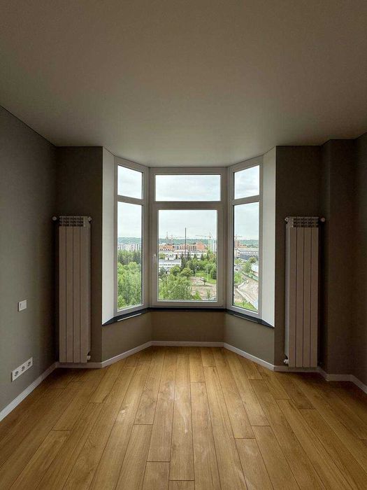 Велика 1 кімнатна квартира у новобудові