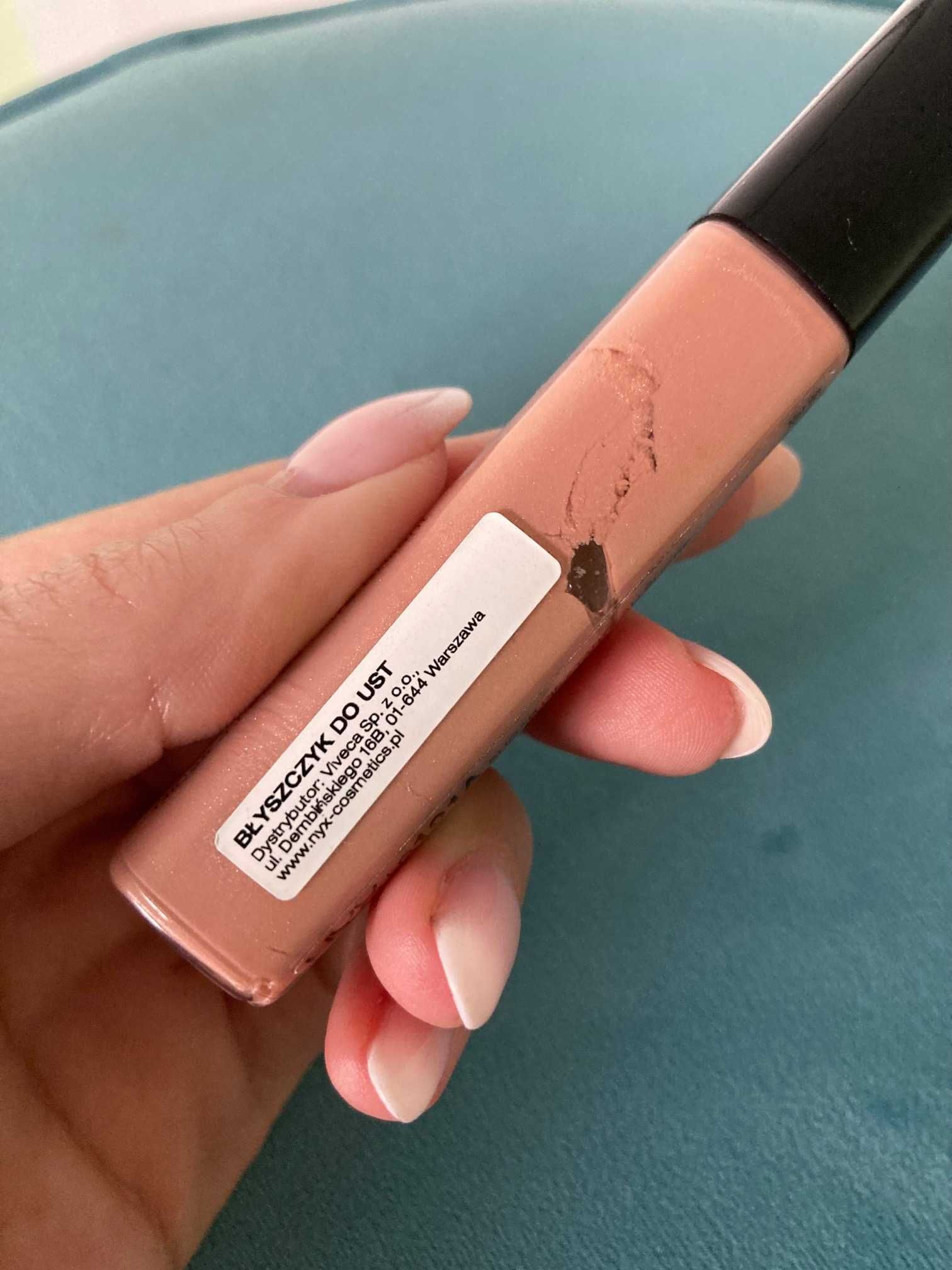 Piękny beżowy błyszczyk NYX Mega Shine Lip Gloss