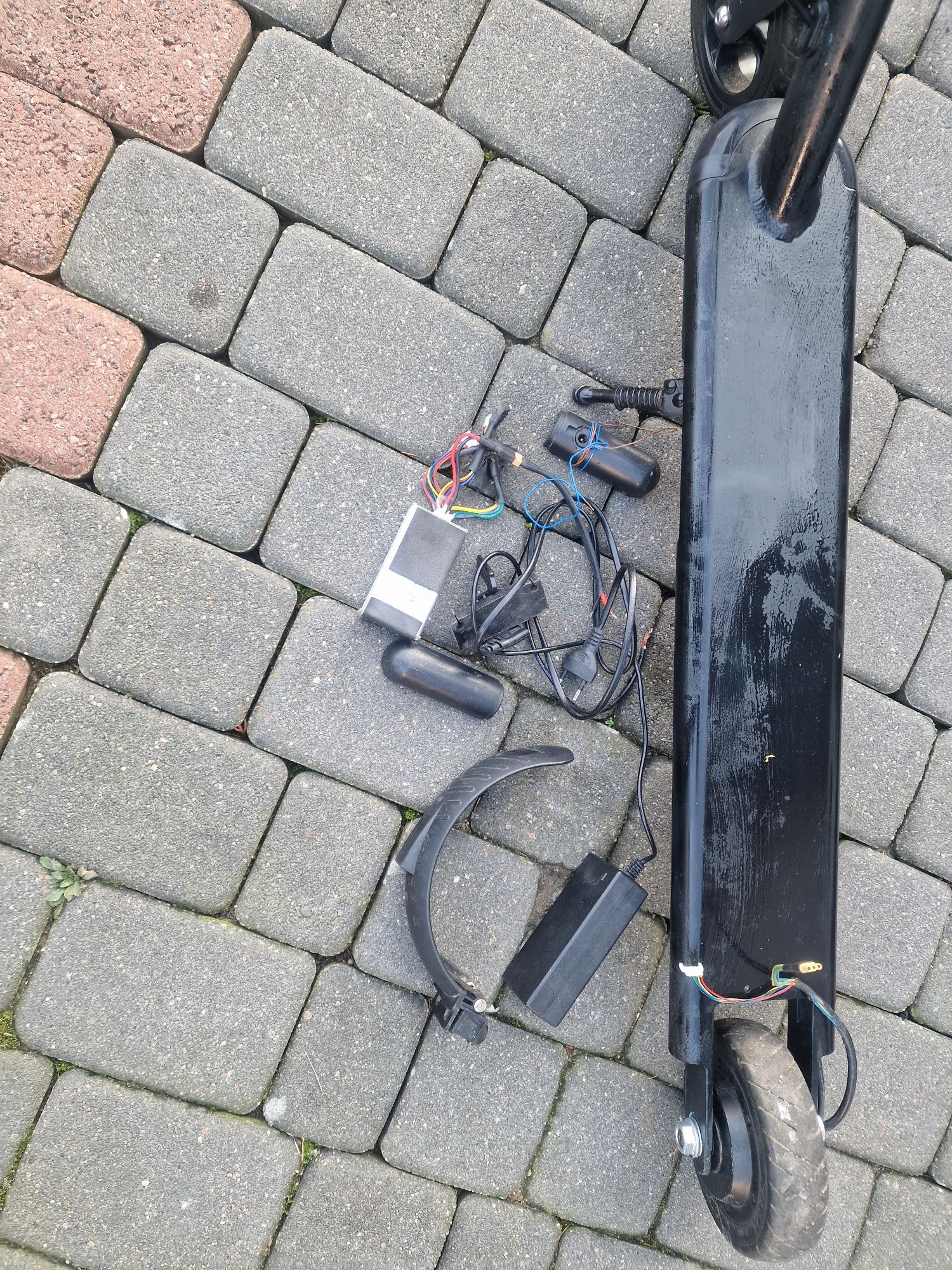 Hulajnoga elektryczna uszkodzona