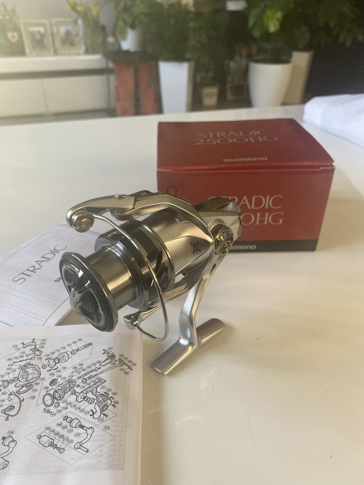 Shimano Stradic C3000HG-K ze szpulą 2500