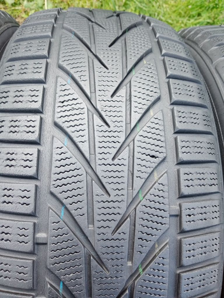 235 55 r17 Toyo Left