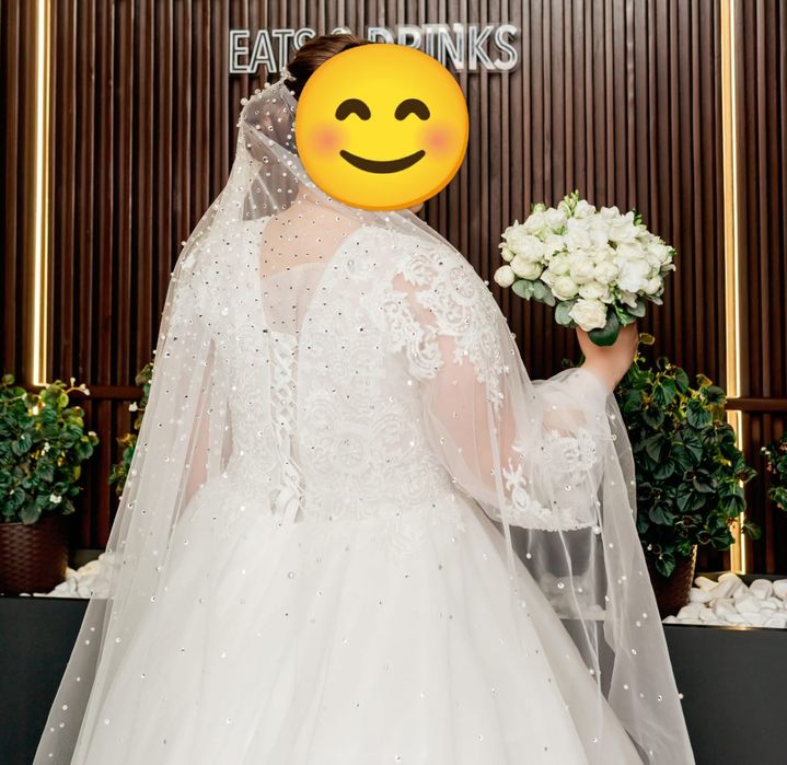 Продам весільню сукню