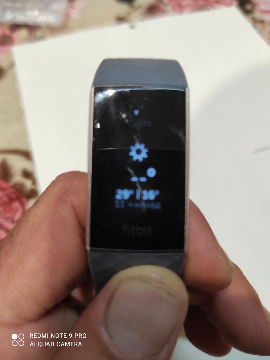 Продам Fitbit charge 3