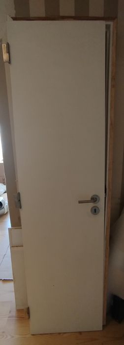 Porta lacada 2m x 0.52m, com ferragens