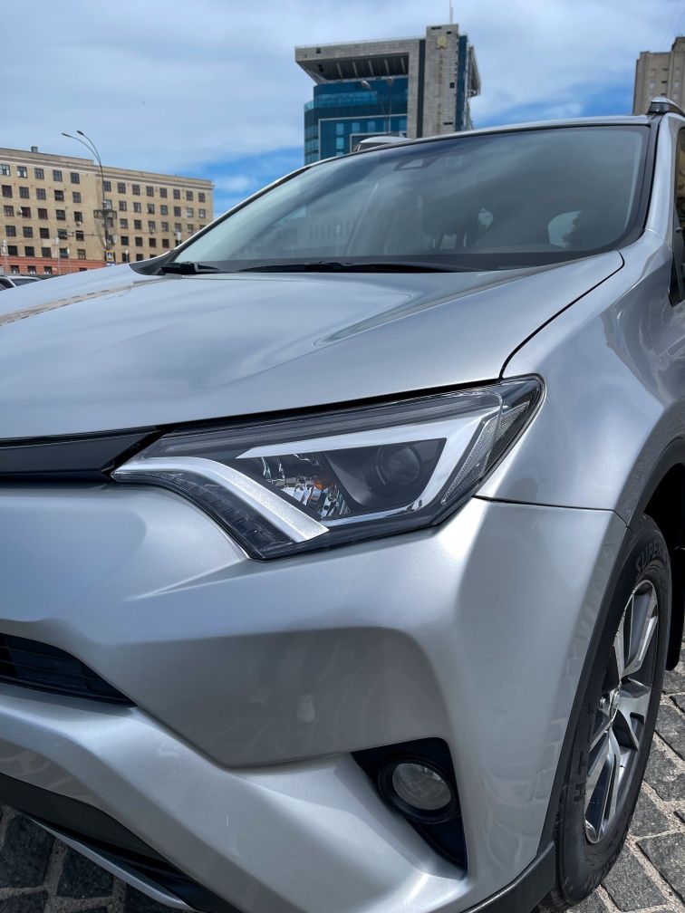 Toyota Rav 4 2017 року