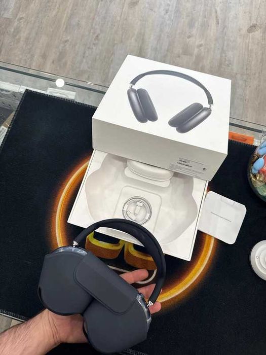 Apple AirPods Max Headphones Midnight