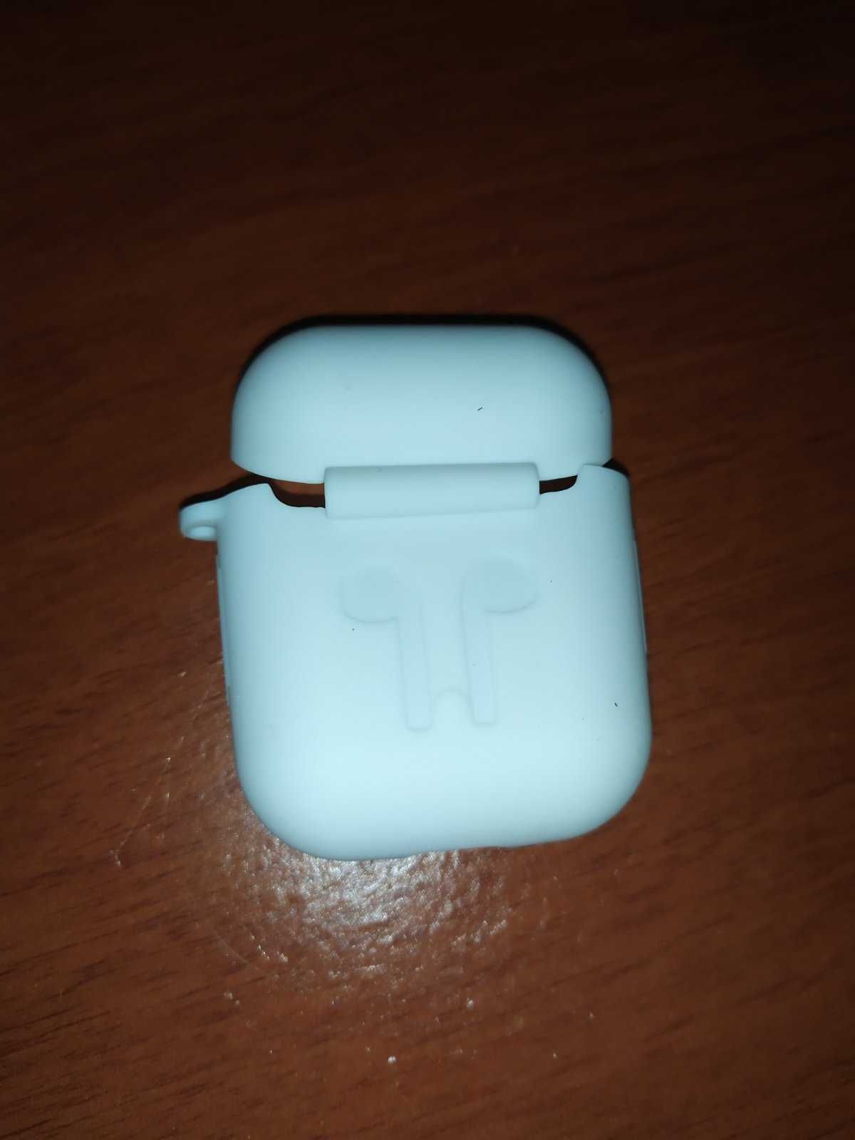 Чехол для наушников Airpods.