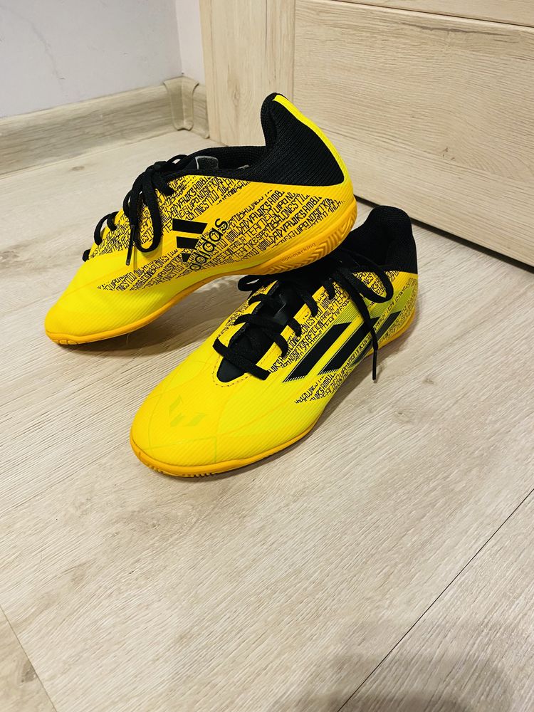 Adidas halówki Messi rozmiar 39 1/3 wkładka 24,5 cm