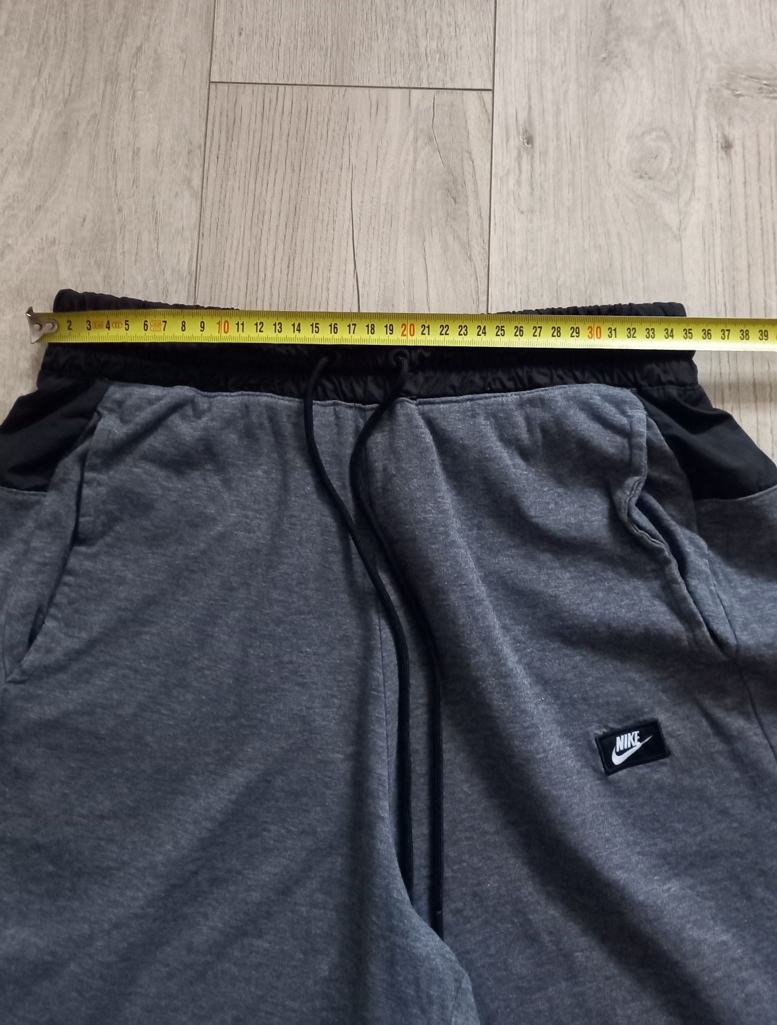 Продам шорты Nike.
