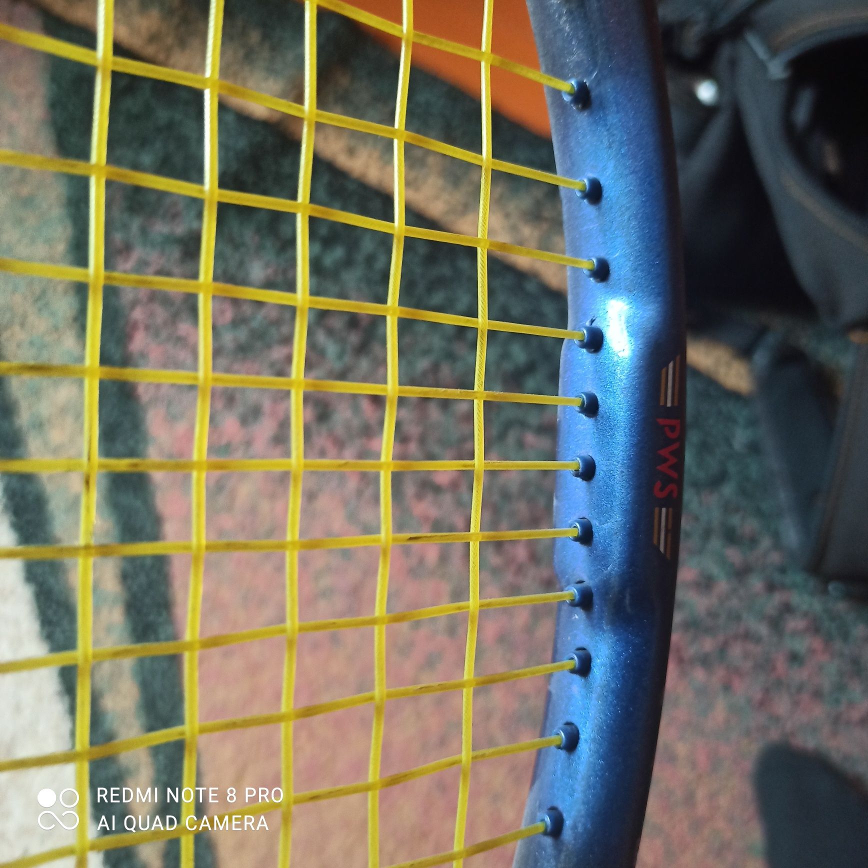 Продам тенісну ракетку