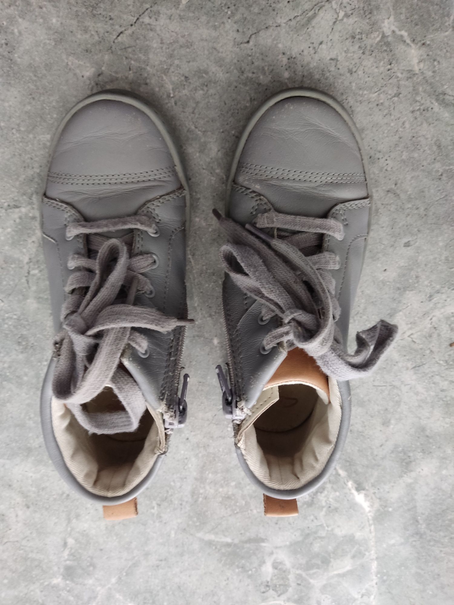 Buty jesienne wiosenne dziewczynki Reebok rozm.28 i Clarks rozm. 29