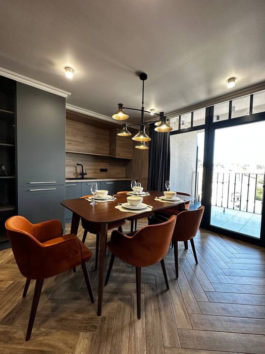 Оренда автономного VIP пентхауса в центрі міста з терасою