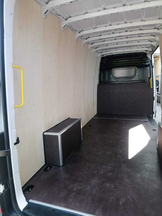 Zabudowa samochodu dostawczego VW Crafter L5H3 i innych modeli