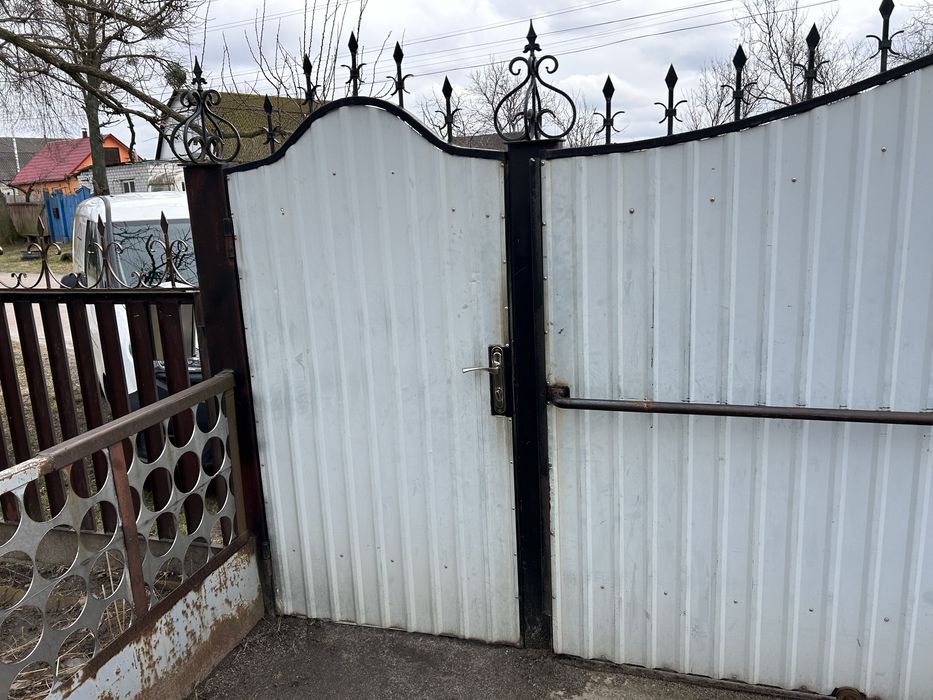 Ворота відсувні ,металеві на роликах